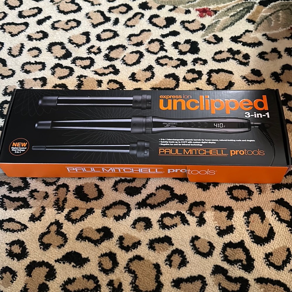 Paul Mitchell I clipped 3 in 1 tool. Ceramic barrel with 3 in barrels NIB